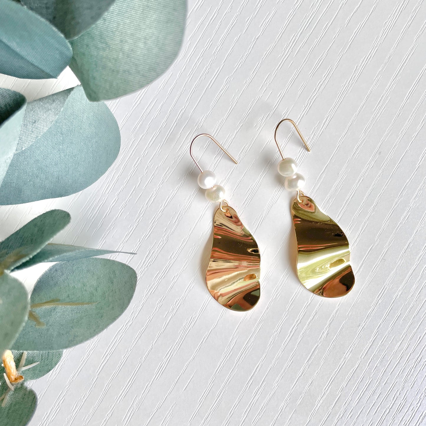Freshwater Pearls & Gold Waves
