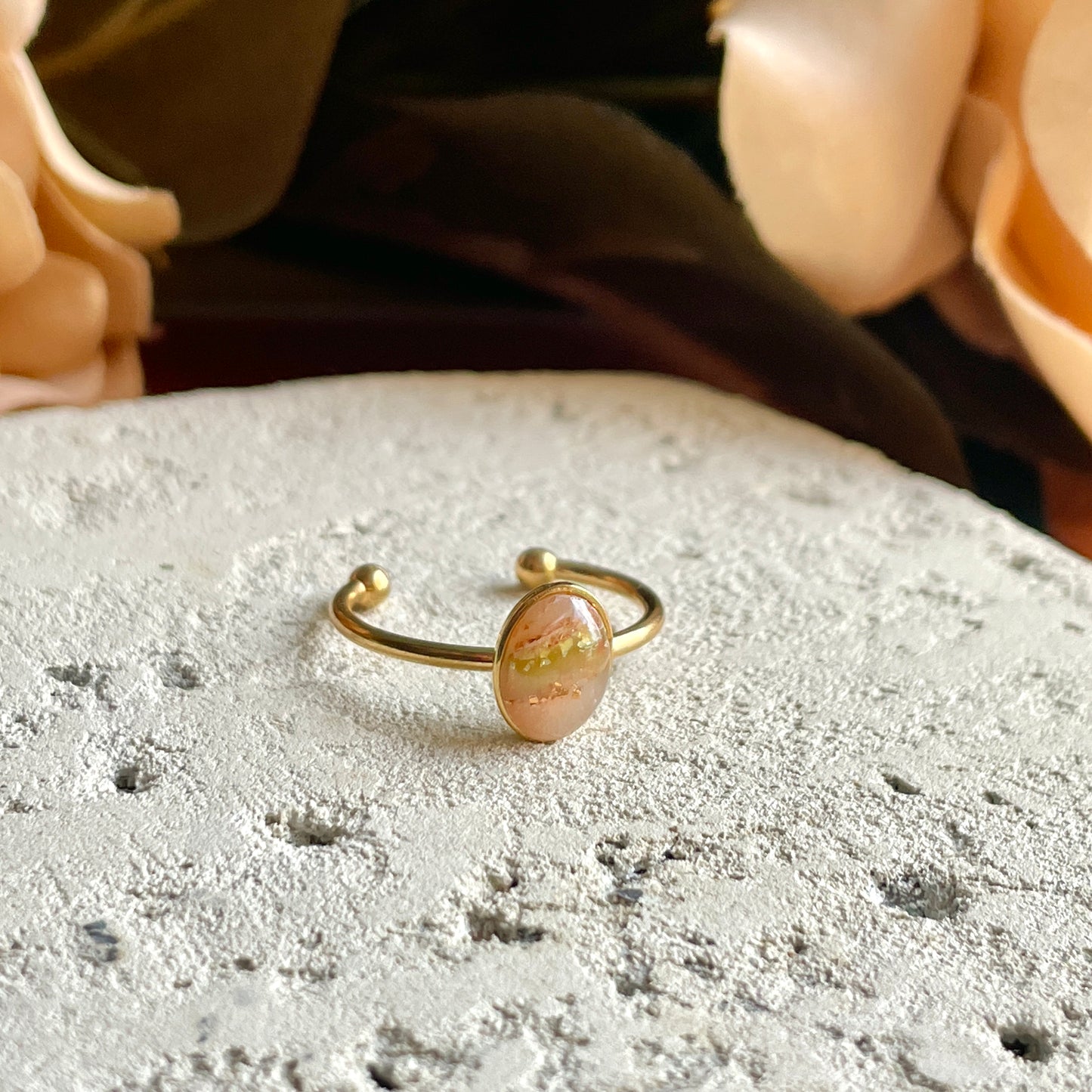 8mm Oval Agate Gold Ring v.2