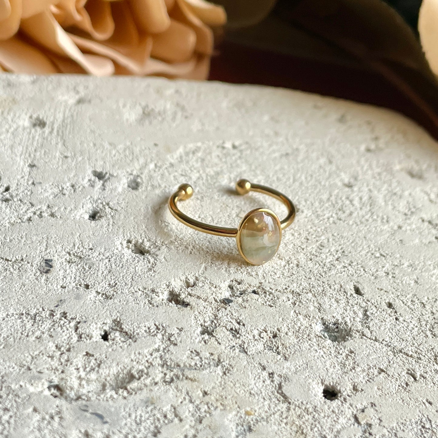 8mm Oval Agate Gold Ring v.3